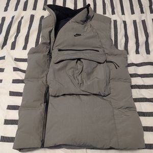 Nike Sportswear Tech Pack Down Dark Gray Stucco/Black Vest sz Medium TALL